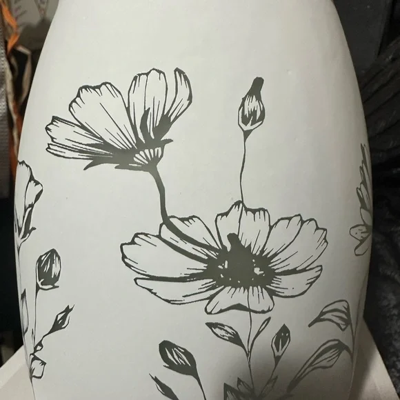 Scentsy White and Black Floral Wax Warmer - Picture 2 of 6